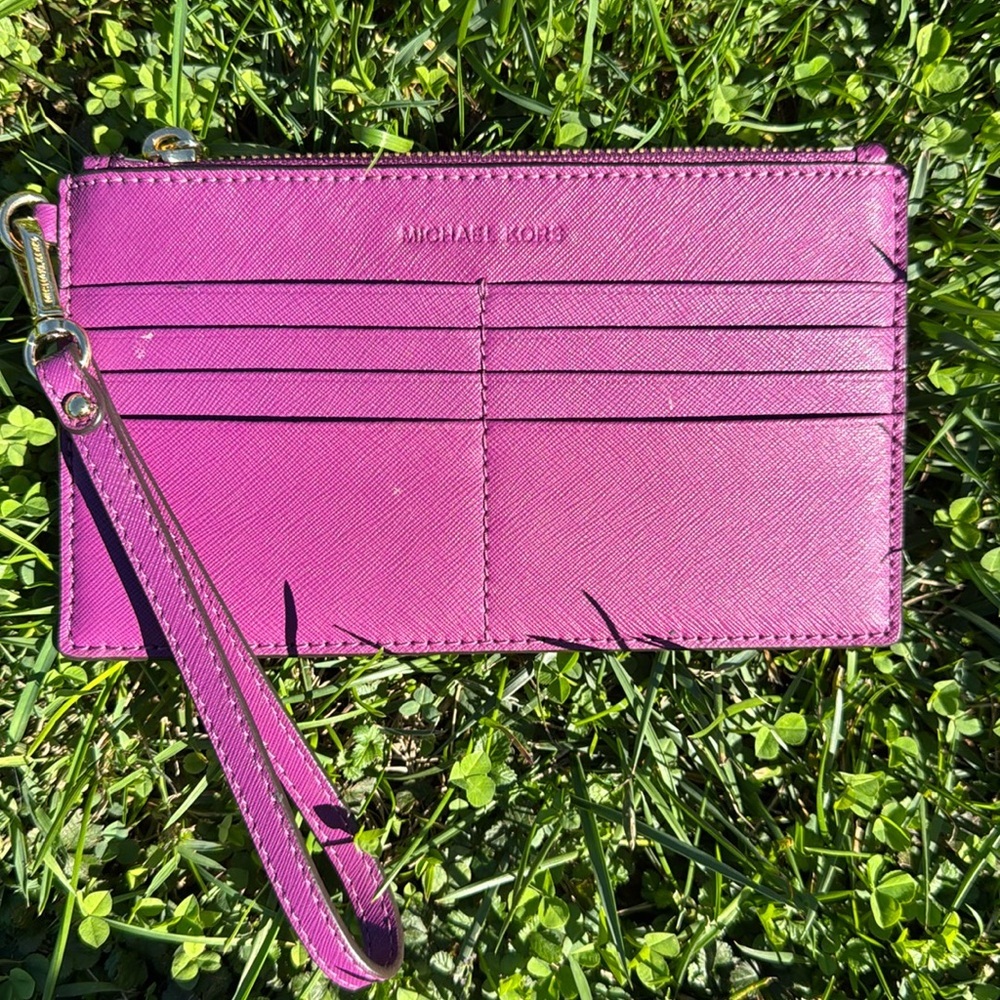 MICHAEL KORS CLUTCH - Picture 1 of 4